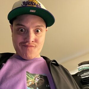 Meet your Posher, Enos